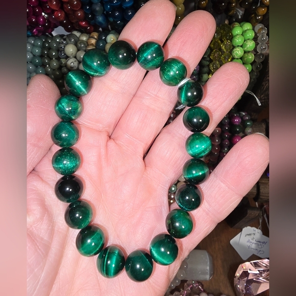 10mm Green Tiger Eye Bracelet - Picture 1 of 10